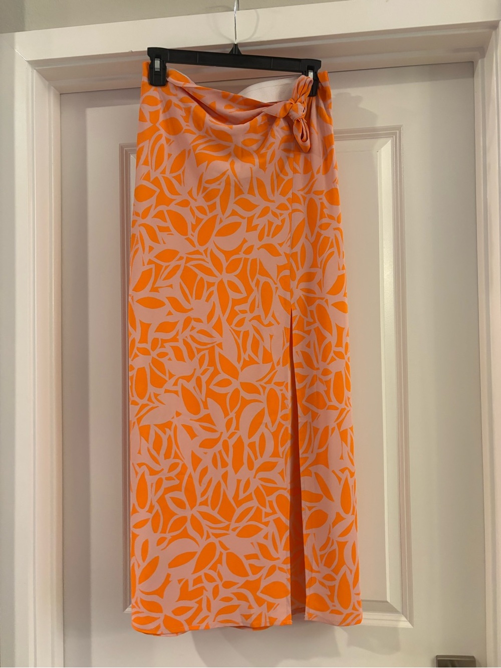 Sanctuary Beach To City Orange and Blush Leaf-Print Midi Skirt